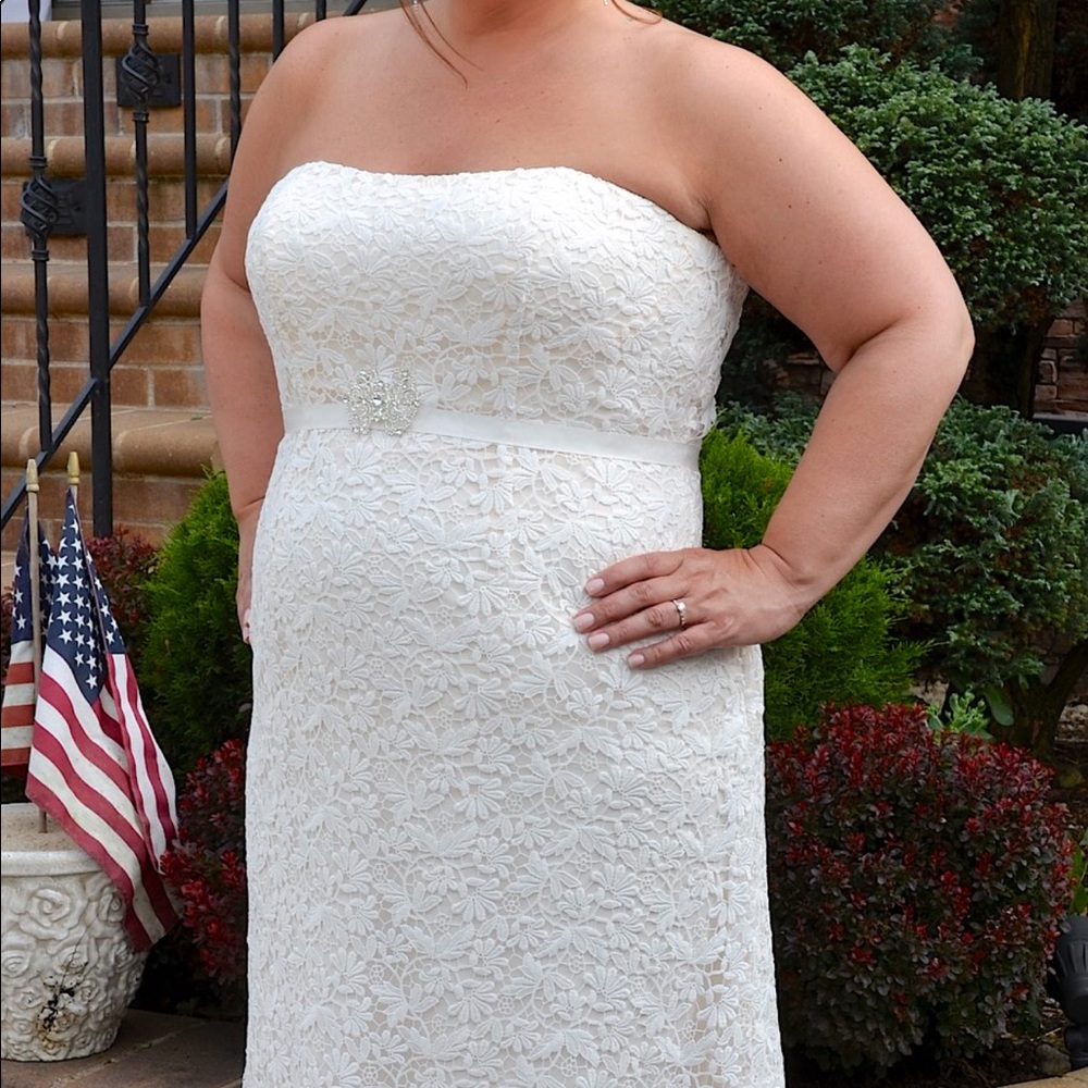 David’s Bridal Ivory Wedding Gown